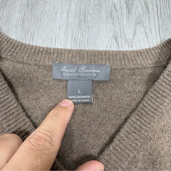 2 Daniel Cremieux Sweater Mens Large Black Cashmere V Neck Classic Pullover Blue - Picture 12 of 16